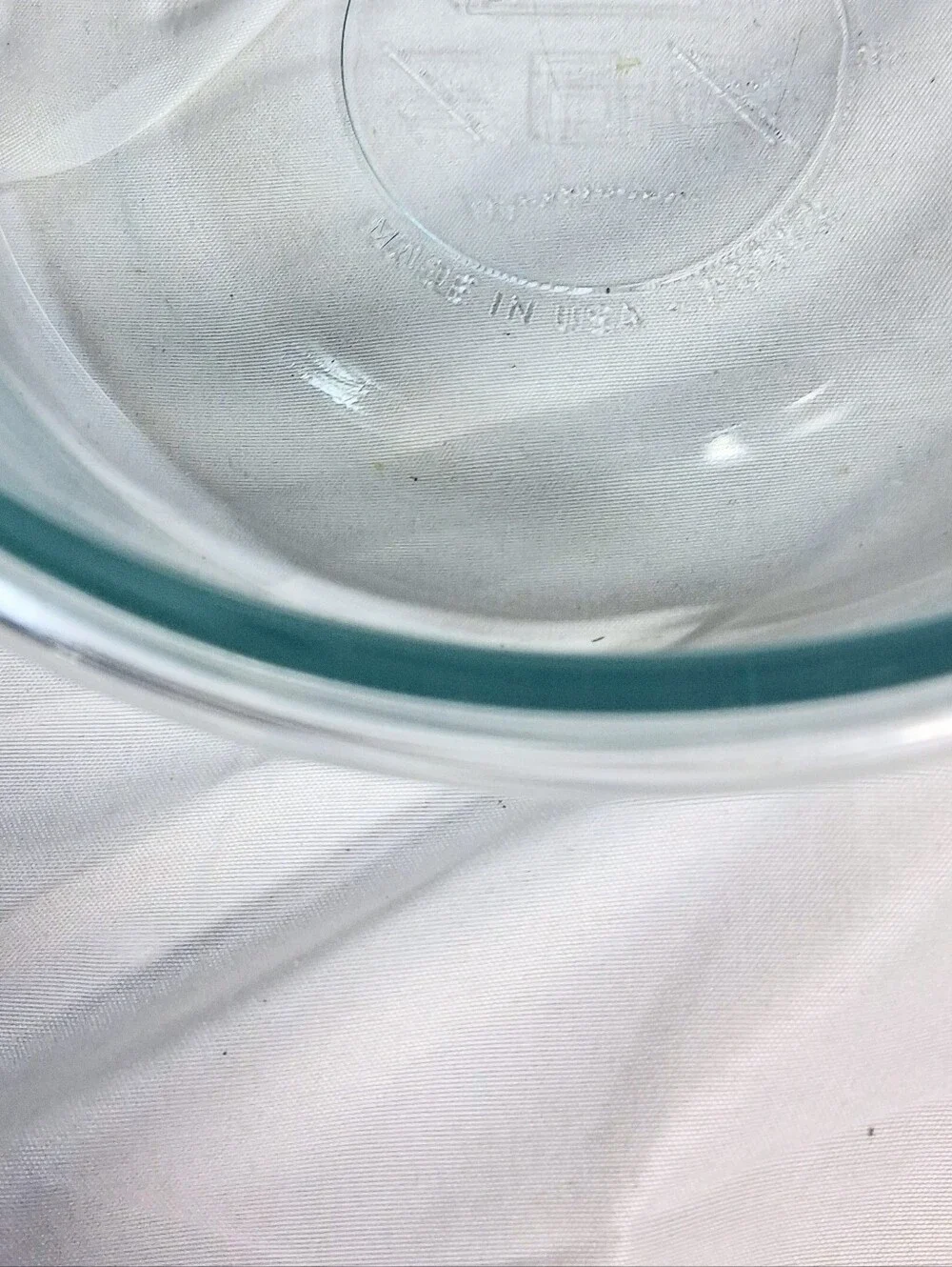 Pair Of Pyrex 4 Cup #7201R Snapware Total Solutions Bowls